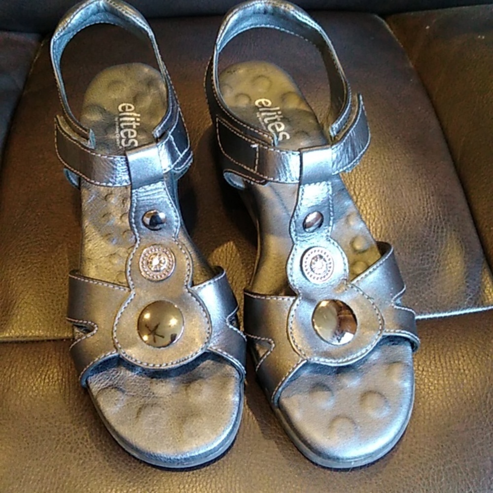 elites by Walking Cradles black comfortable sandals size 9